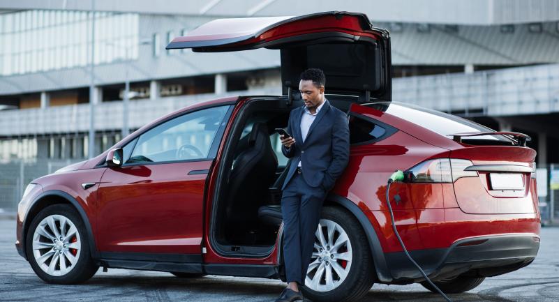10 motivi per noleggiare un'auto elettrica